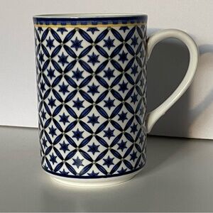 Victoria & Beale Williamsburg Tall Coffee Mug Cup Blue White Yellow 9026 EUC
